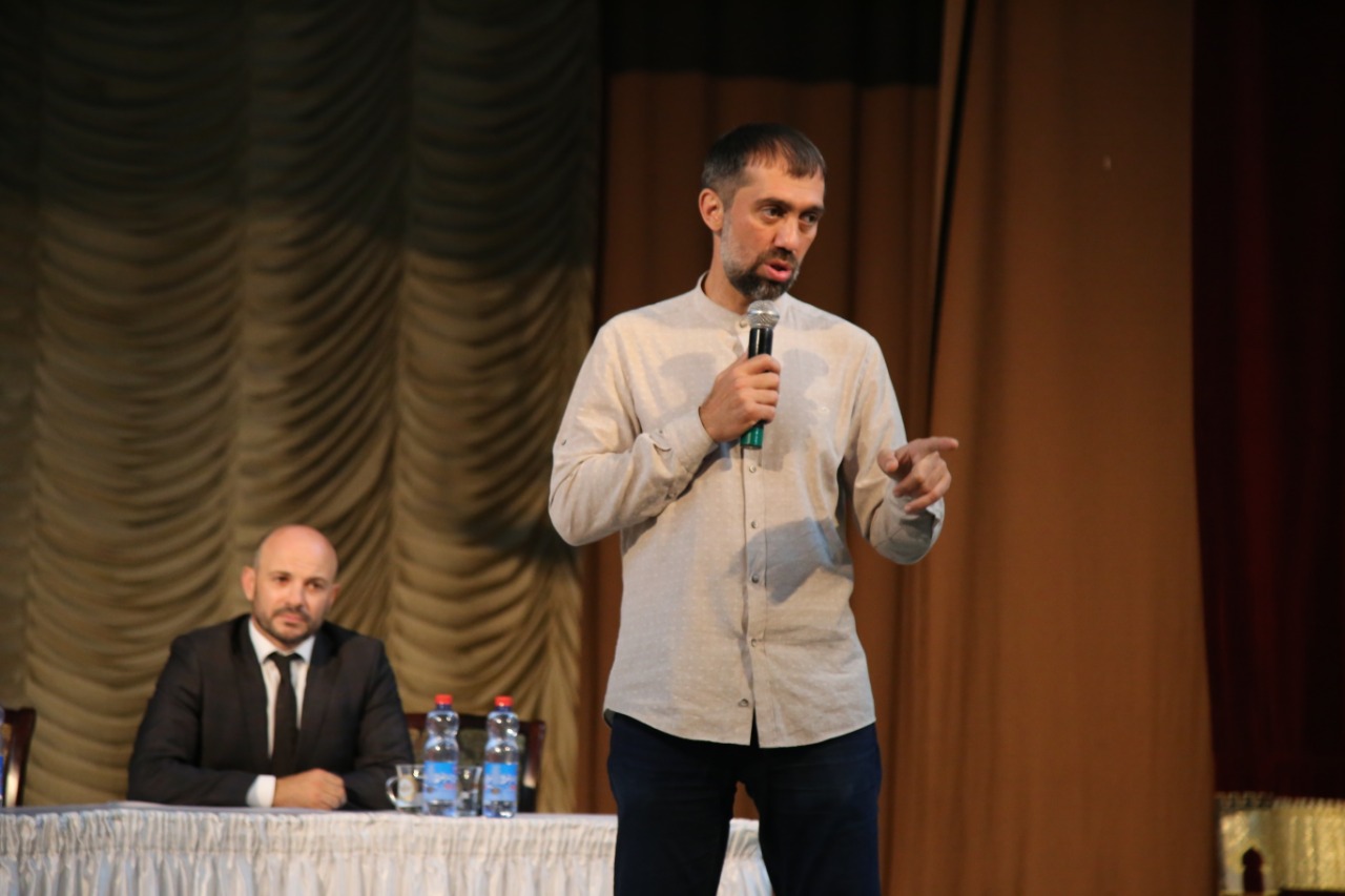 Руслан Курбанов выступил с лекцией перед дербентской молодежью