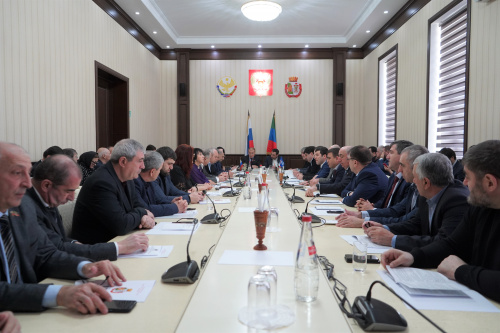 СОСТОЯЛОСЬ 33-е ЗАСЕДАНИЕ СОБРАНИЯ ДЕПУТАТОВ