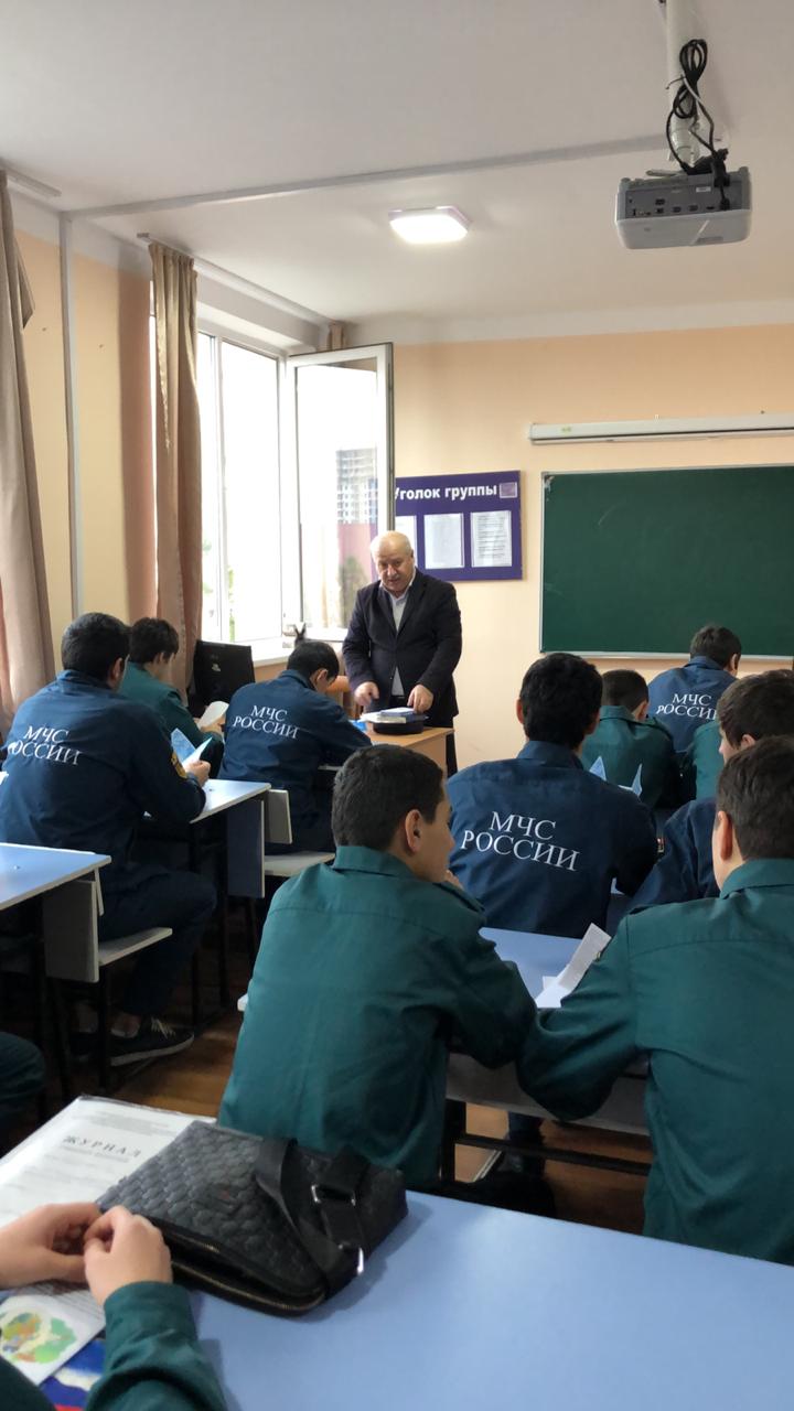 Семинар-занятие «Безопасный Новый Год» в Дагестанском колледже экономики и права