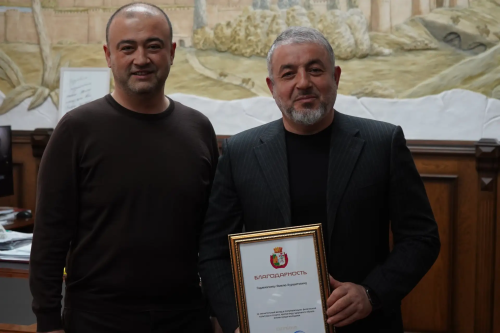 В администрации Дербента состоялась встреча с бегуном-марафонцем Ямилем Гаджиагаевым