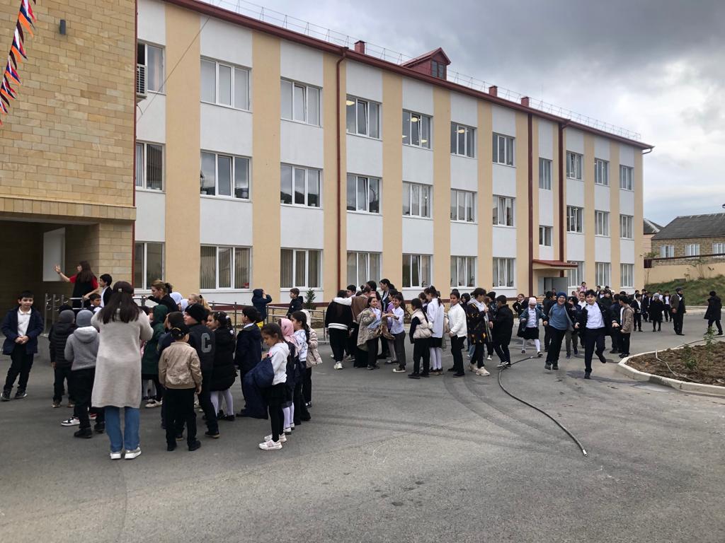 Учебно-тренировочная эвакуация в МБОУ СОШ № 20 Учебно-тренировочная эвакуация в МБОУ СОШ № 20
