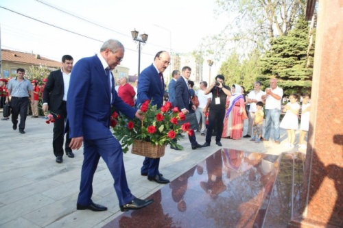 Рамазан Абдулатипов принял участие в торжествах, посвященных Дню единства народов Дагестана 