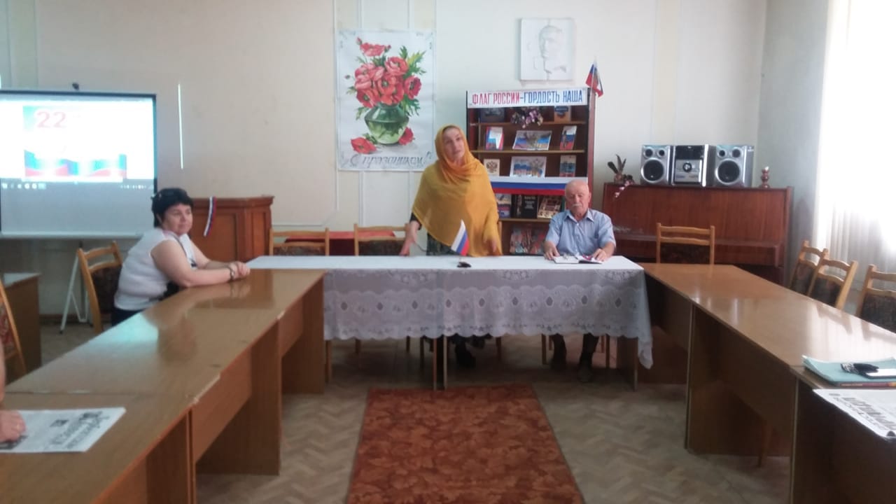 В центральной библиотеке города Дербент состоялся круглый стол ко Дню Государственного флага РФ