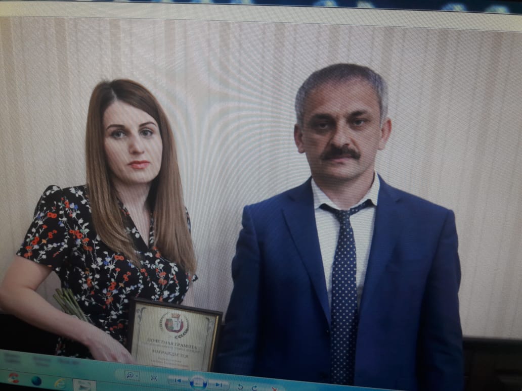 Награждение Почетной грамотой начальника архивного отдела администрации ГО "город Дербент" Альбины Гаджиахмедовой в связи с празднованием 100-летия Государственной архивной службы России. Награждение Почетной грамотой начальника архивного отдела администрации ГО "город Дербент" Альбины Гаджиахмедовой в связи с празднованием 100-летия Государственной архивной службы России.