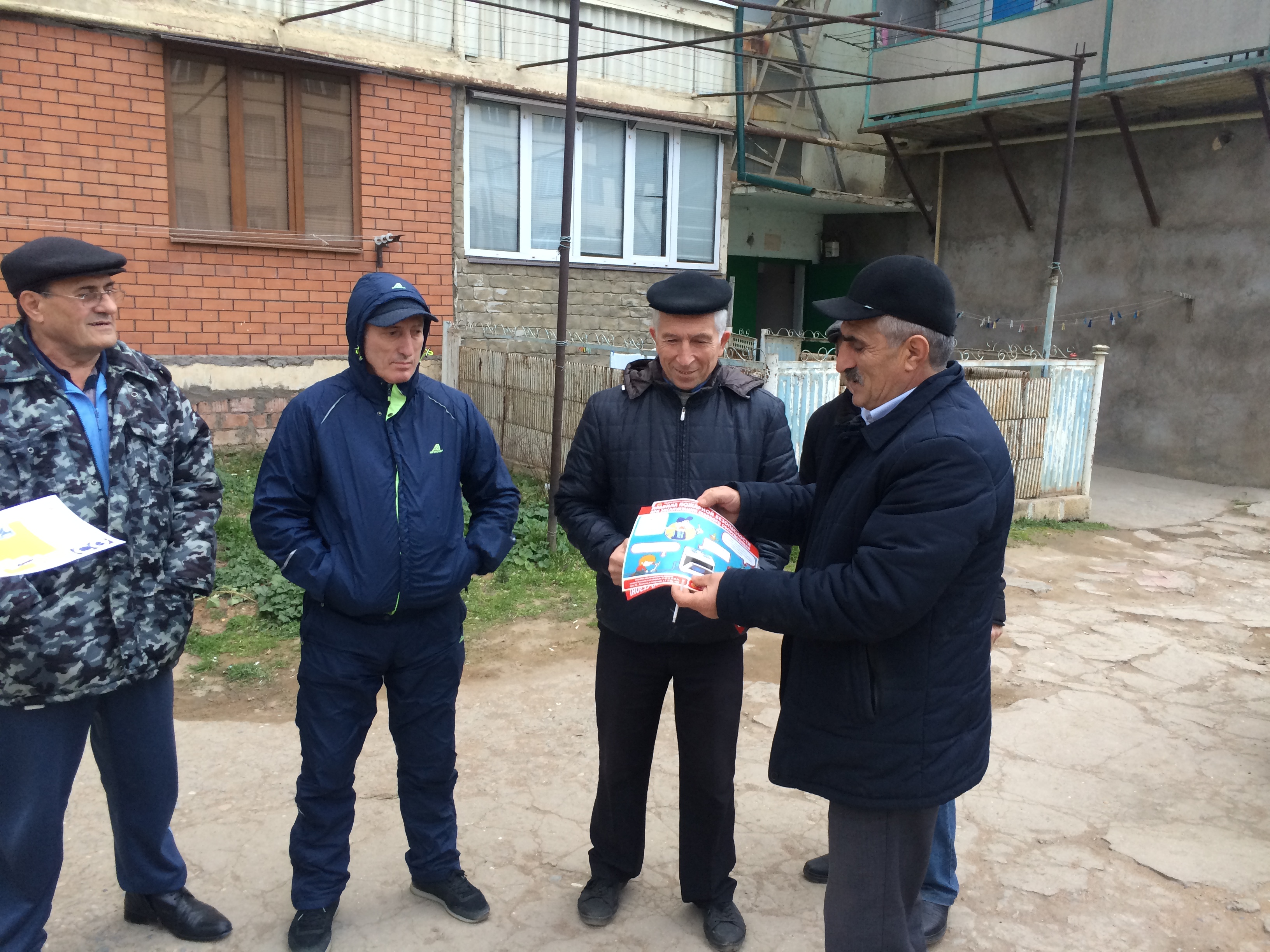 Беседа с жильцами многоквартирных домов по ул. Г. Гасанова